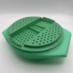 Vintage Tupperware 2 Sided Grader Slicer & Bowl Plastic Green - Picture 1 of 9