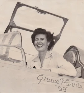 1949 Pressefoto Pilotin Grace Harris gewinnt nationales Luftrennen in Cleveland - Bild 1 von 2
