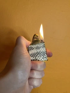 Encendedor de cuero de piel de serpiente Evans Spitfire de colección - Imagen 1 de 4