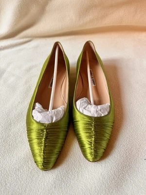 Manolo Blahnik Nuevo De Colección Talla 8 Punta Verde Pisos Foto 1 de 3