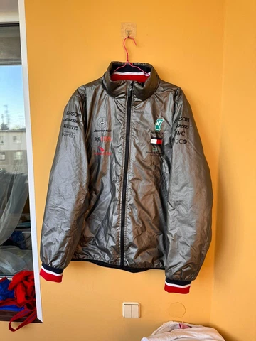Mercedes-AMG Petronas F1 Motorsport Team ONLY RARE Rain Jacket Hamilton size L Cover