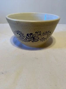 Vintage 401 Pyrex Homestead Small Nesting Mixing Bowl Speckled Tan/Blue 750 ml - Picture 1 of 11