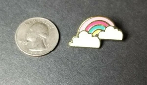 Broche prendedor esmalte arco iris con nubes  - Imagen 1 de 2
