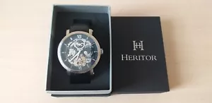 Orologio Heritor(Ariete) Automatico Indicatore Giorno e Notte Quadrante Scheletro (Nero) £190,80 - Foto 1 di 12