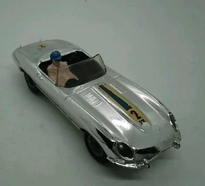 Corgi Toys E Type Jaguar Chrome & No. 2 Decal w/Driver Vintage Die-Cast - Imagen 1 de 11