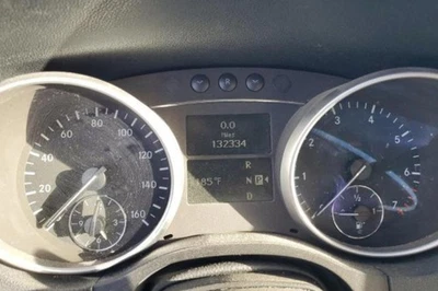 Grupo de medidores de velocímetro clase ML 2008 132 k millas Mercedes-Benz Foto 1 de 4