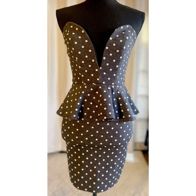 Vestido ajustado Windsor a lunares sin tirantes peplum talla pequeña Foto 1 de 4