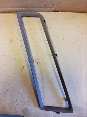 Lincoln Town Car Driver 1980-1989 cuarto izquierdo exterior ventana moldura BRN Foto 1 de 2