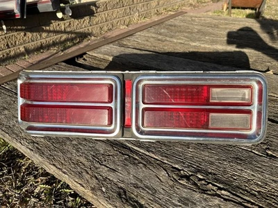 1973 Pontiac Bonneville Catalina lanterna traseira esquerda fabricante de equipamento original 73 - Imagem 1 de 4