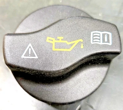 A 000-010-13-85 Mercedes-Benz Oil Filler Cap - Image 1 of 2