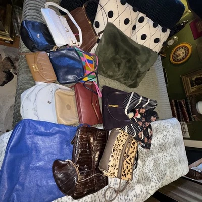 14 monederos de diseño vintage Bottega Venetta St. John piel de serpiente Etienne Aigner Foto 1 de 4