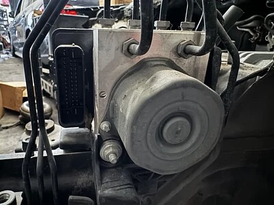 Оригинальный антиблокировочный тормозной насос 2014–2017 Mercedes Benz CLA250 ABS A0004312000 - Изображение 1 из 3