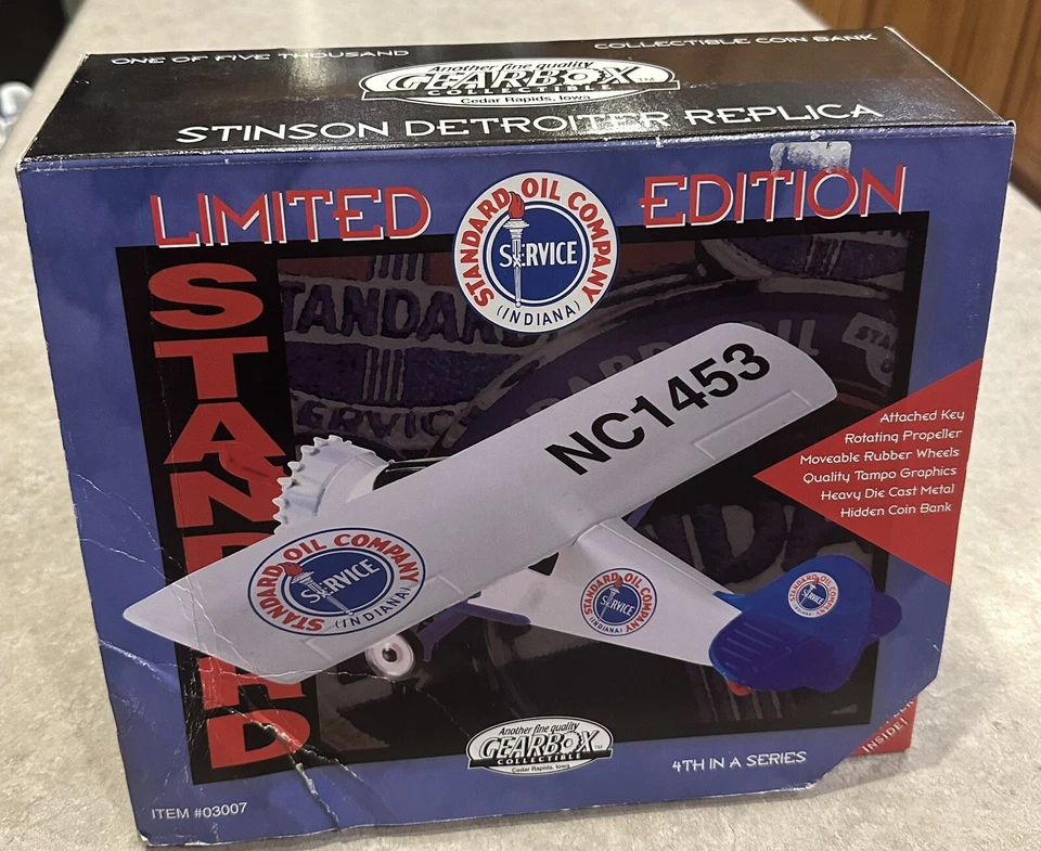 Banco de monedas diecast avión Standard Oil Company Stinson Detroiter - #03007 Foto 1 de 4