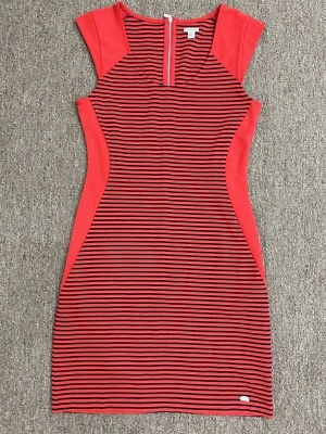 Vestido ajustado GUESS para mujer mediano rojo negro a rayas sin mangas hasta la rodilla Foto 1 de 4