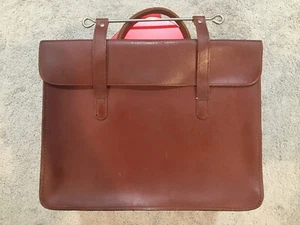 ANTIQUE 1940s WOMEN'S BROWN BICYCLE SADDLE BRIEF CASE W/METAL & LEATHER HANDLES - Picture 1 of 4