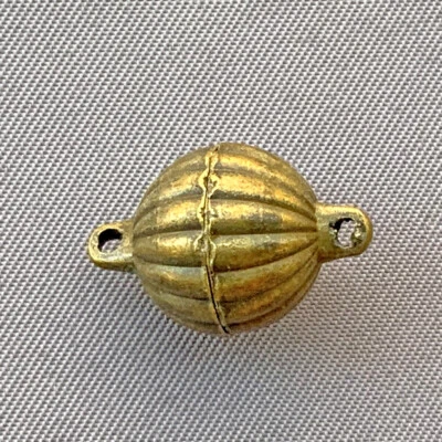 Cierres redondos acanalados magnéticos 18x12 mm aleación enchapada de latón antiguo Q3 por paquete Foto 1 de 2