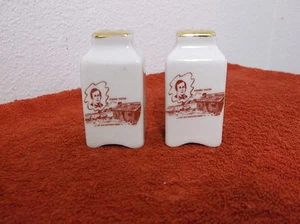 VINTAGE SOUVENIR "STEPHEN FOSTER " PORCELAIN SALT & PEPPER SHAKERS w/ GOLD TRIM - Bild 1 von 5