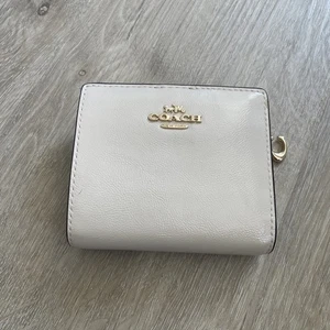 Coach CW790 Snap Wallet Crinkled Patent Leather Small Clutch Pearl - Picture 1 of 4