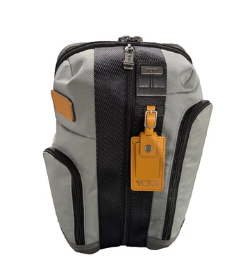 NUEVA Mochila Tumi Fremont HIGGINS 14,5” - GRIS con detalles bronceados Foto 1 de 4