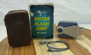 VINTAGE RICOH FLASH UNIT BC-605D RETRACABLE FLASH CORD CASE NICE UNIT - Picture 1 of 12