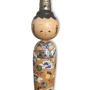 MCM Vintage Giapponese Kokeshi Bambola Lampada Legno Dipinto Funziona Perfettamente - Foto 1 di 10