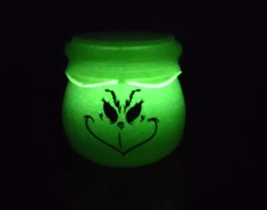 Grinch Glow in the Dark barattolo portagioie barattolo caramelle tealights fatto a mano resina/vinile - Foto 1 di 6