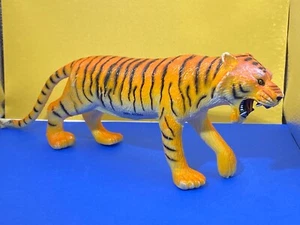 Ja-Ru 41280 bengalischer Tiger orange schwarz weiß wildes Kunststoffspielzeug 9 Zoll lang 4 Zoll groß - Bild 1 von 8