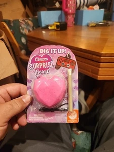 Mindware Dig It Up Charm Überraschung Herz Rosa Brandneu Kostenloser Versand P1 - Bild 1 von 2