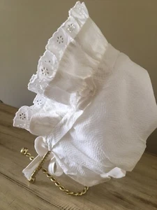 Vintage White Baby Bonnet Cap With Lace & Button Ties - Picture 1 of 3