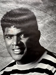 Vintage LAWRENCE TAYLOR New York Giants 16x20 Black & White Poster-DAMAGE - Picture 1 of 5