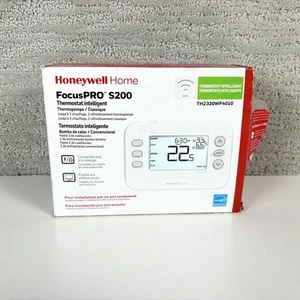 The Honeywell Home FocusPRO S200 Smart Thermostat (Model TH2320WF4010) - Picture 1 of 3
