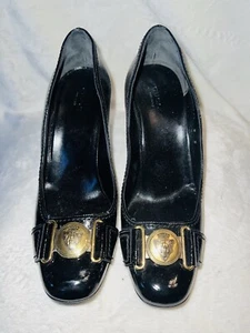 GUCCI Black Patent Leather HYSTERIA Pumps Shoes, GOLD SHIELDS, Size 8B, Fits 8.5 - Picture 1 of 13
