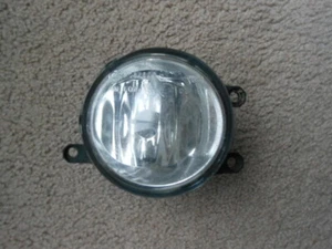 11 12 13 14 15 16 17 Toyota Sienna right fog light 8121008020 2011 2013 2015 - Picture 1 of 4