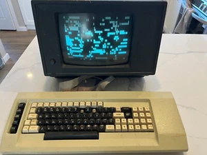 Vintage Volker-Craig  VC-4152 Terminal with Keyboard  - Powers On - Bild 1 von 18