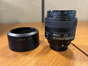 Nikon AF-S 85mm f1.8 G Lens w Nikon 67mm UV filter, Hood, Nikon Pouch - Picture 1 of 9