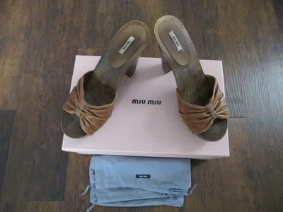 Miu Miu: High Heel Clogs, Sandalette,breiter Absatz ca 11 cm, dunkelbraun, Holz - Bild 1 von 4