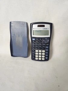 Texas Instruments TI-30X IIS Calculadora Científica y Estuche PROBADO Solar B63 - Imagen 1 de 6