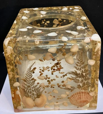 Cubierta de caja de pañuelos acrílicos Kirch Clear Lucite de colección ~ conchas marinas de playa náutica Foto 1 de 4
