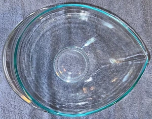 Pyrex Teardrop Clear Blue Tint Glass Mixing Batter Bowl 2.5 Qt #2225 - Picture 1 of 6