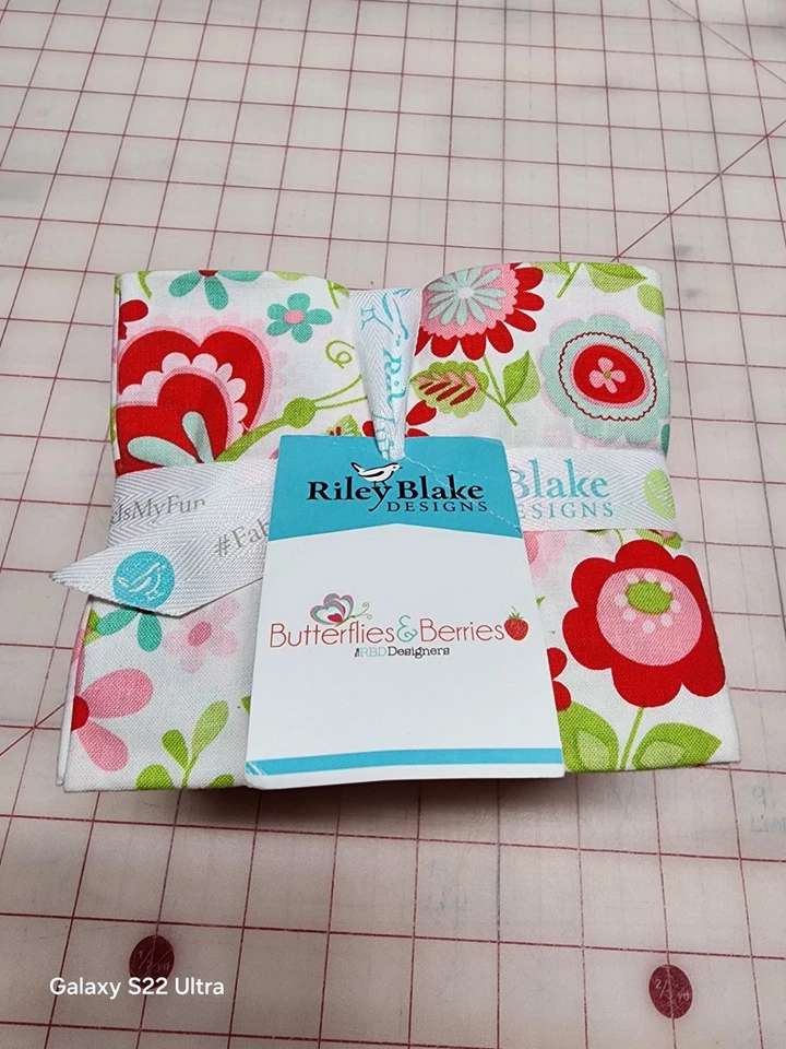 Riley Blake Butterflies & Berries Fat Quarter Bundle Of 21 Pieces - Image 1 of 2