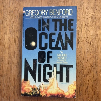 In The Ocean of Night - by Gregory Benford 1987 Science Fiction Trade Vintage PB Foto 1 de 4