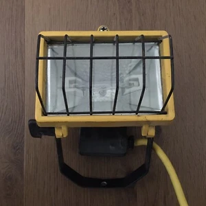 IDC Wall Work Light Model 4D60 Pivoting Head, Works great - Picture 1 of 4