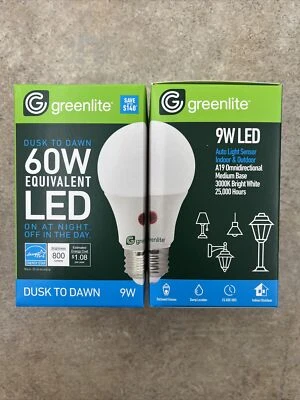 2 Greenlite Dusk to Dawn 9w LED Indoor/Outdoor Auto On/Off Light 800 lumens - Image 1 of 4