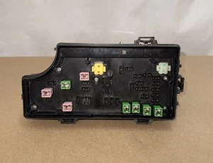 2008 2009 Chrysler Sebring Dodge Avenger Front Fuse Box P68048352AA - Picture 1 of 3