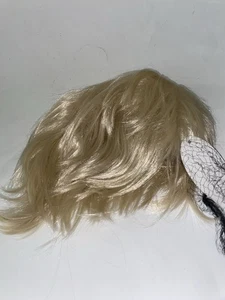 Si tratta di una parrucca bionda in pizzo con costruzione cappuccio in pizzo pieno o monofilamento - Foto 1 di 4