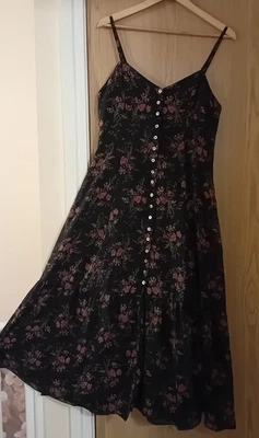 Abito zingaro Laura Ashley vintage seta floreale con bottoni taglia 16 - Immagine 1 di 4