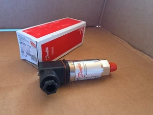 Danfoss, 060G1711 Pressure Transmitter; 0-200PSI; 10-30VDC New - Picture 1 of 3