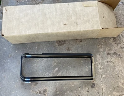 NOVO NOS GM BUICK LESABRE 1977 1978 LH lanterna traseira moldura 5968489 - Imagem 1 de 4