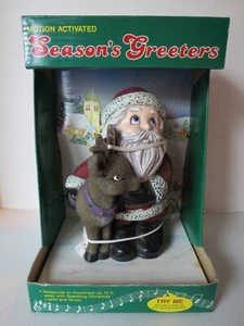 Statuina Babbo Natale/Renna Saluti Stagione Attivata Movimento FUNZIONA LUCI E SUONI - Foto 1 di 11