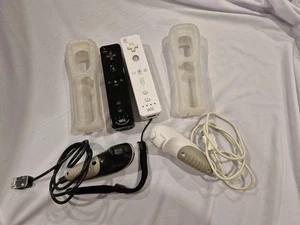 Wii Controller Wiimote Nintendo TWO set with Nunchuks and Silicone cases *Tested - Picture 1 of 3